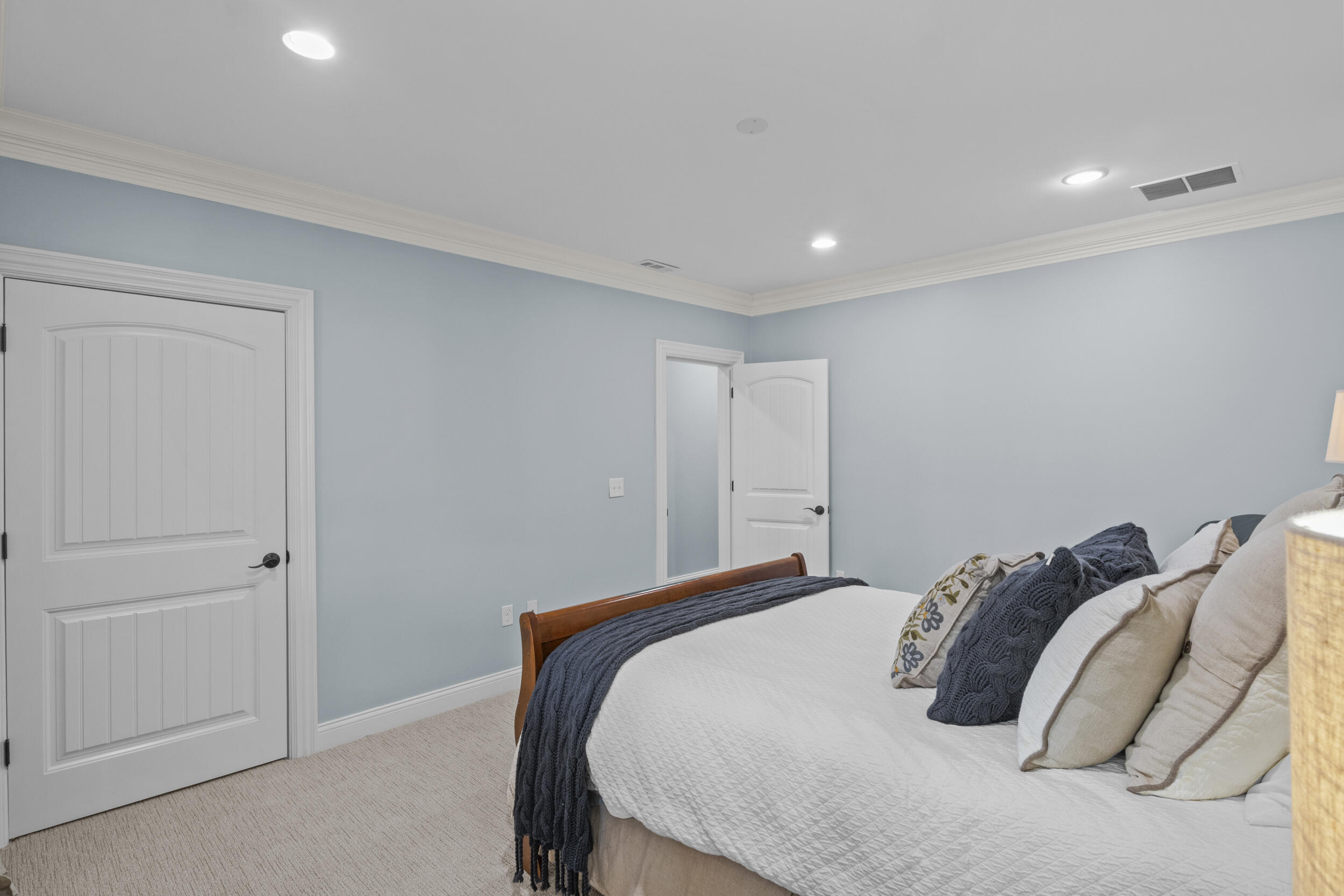 236 E Cambridge Lane