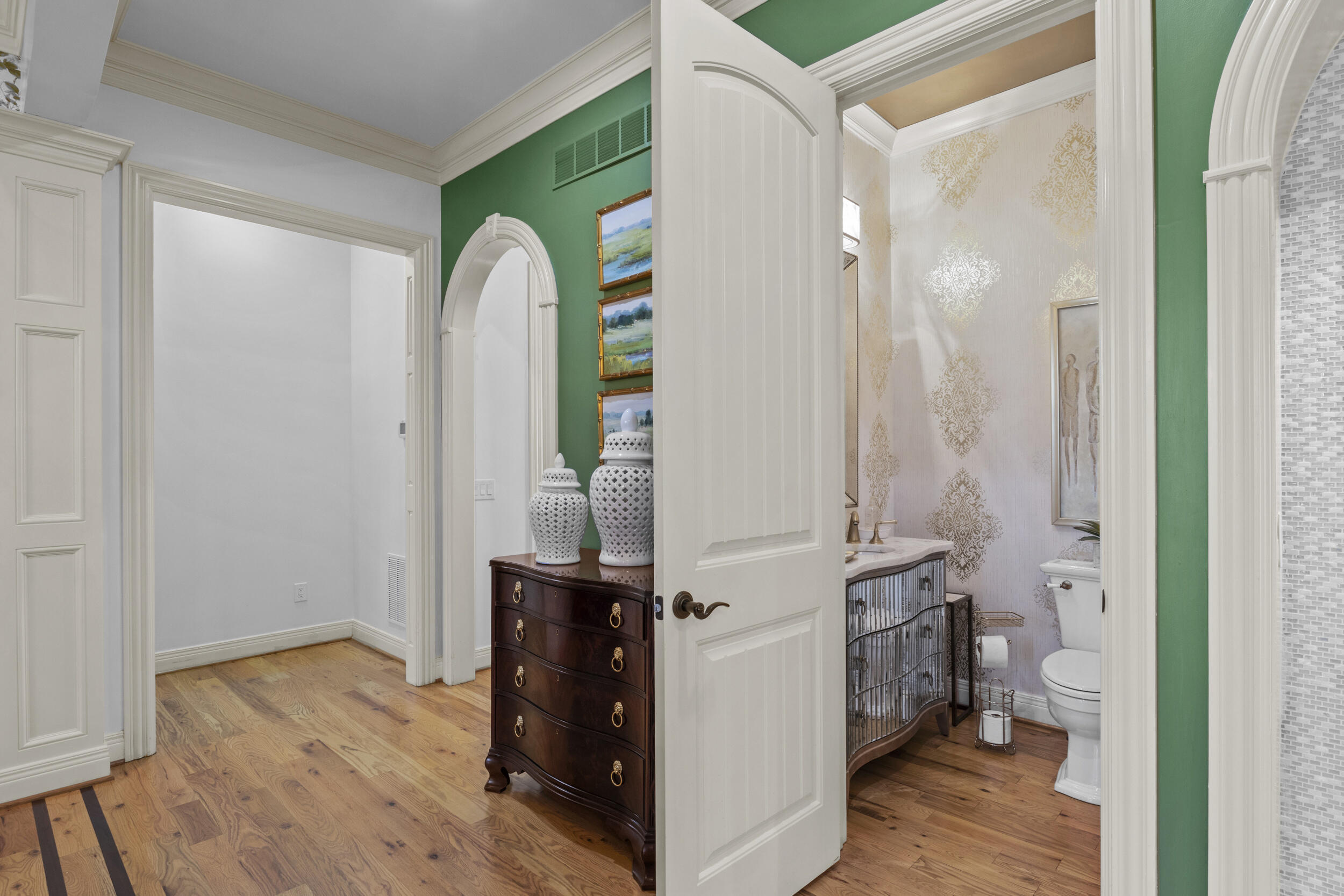 236 E Cambridge Lane