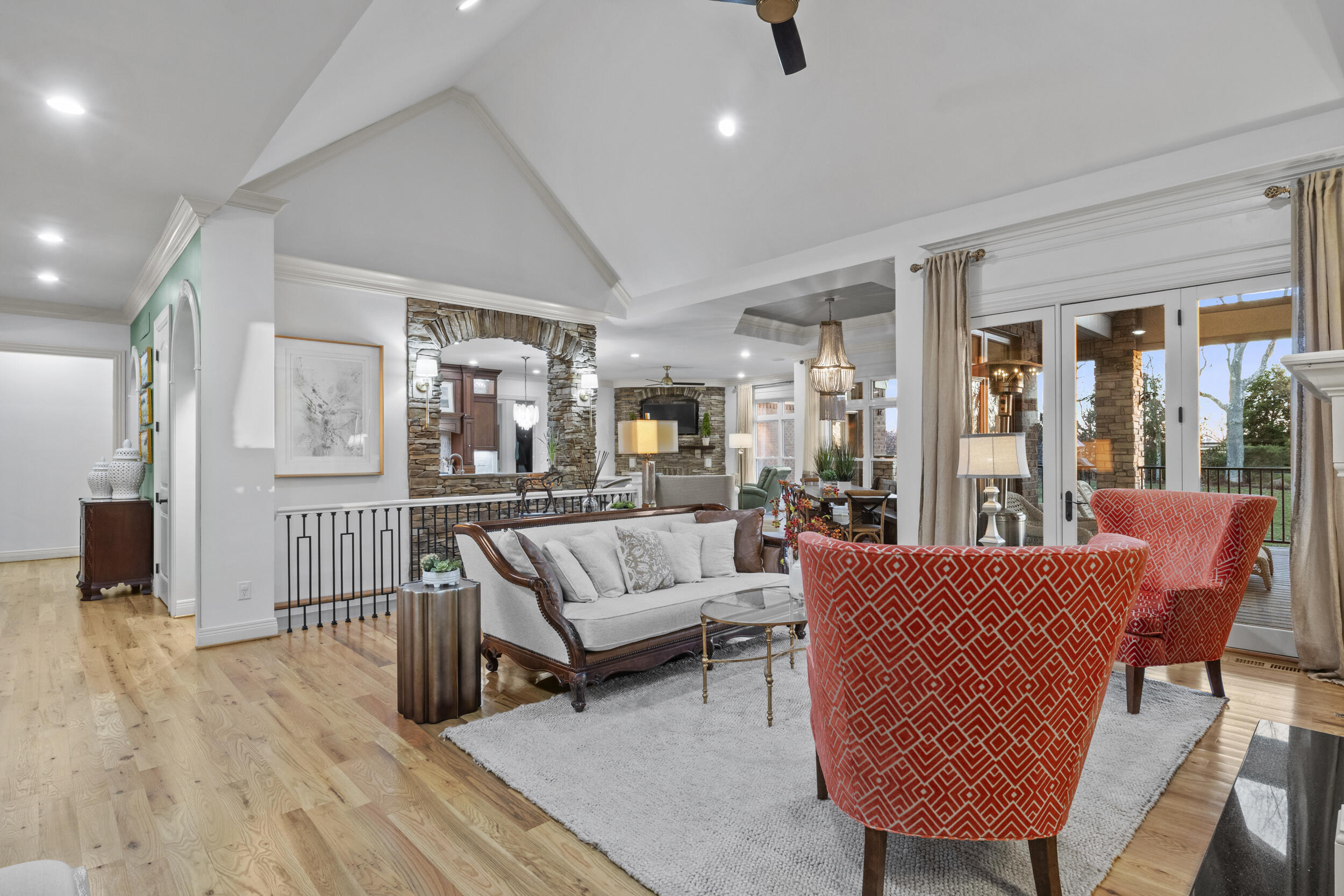 236 E Cambridge Lane