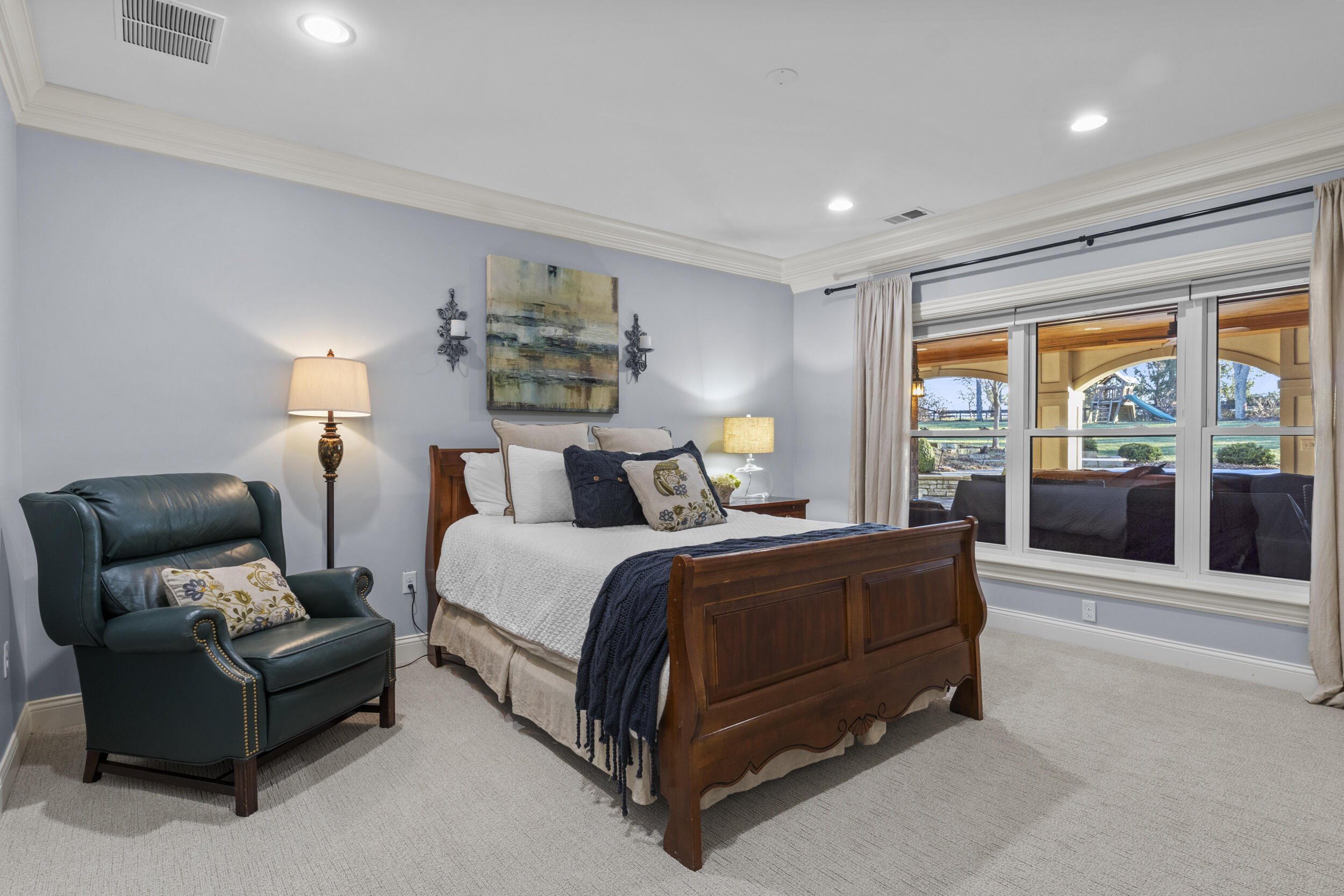 236 E Cambridge Lane