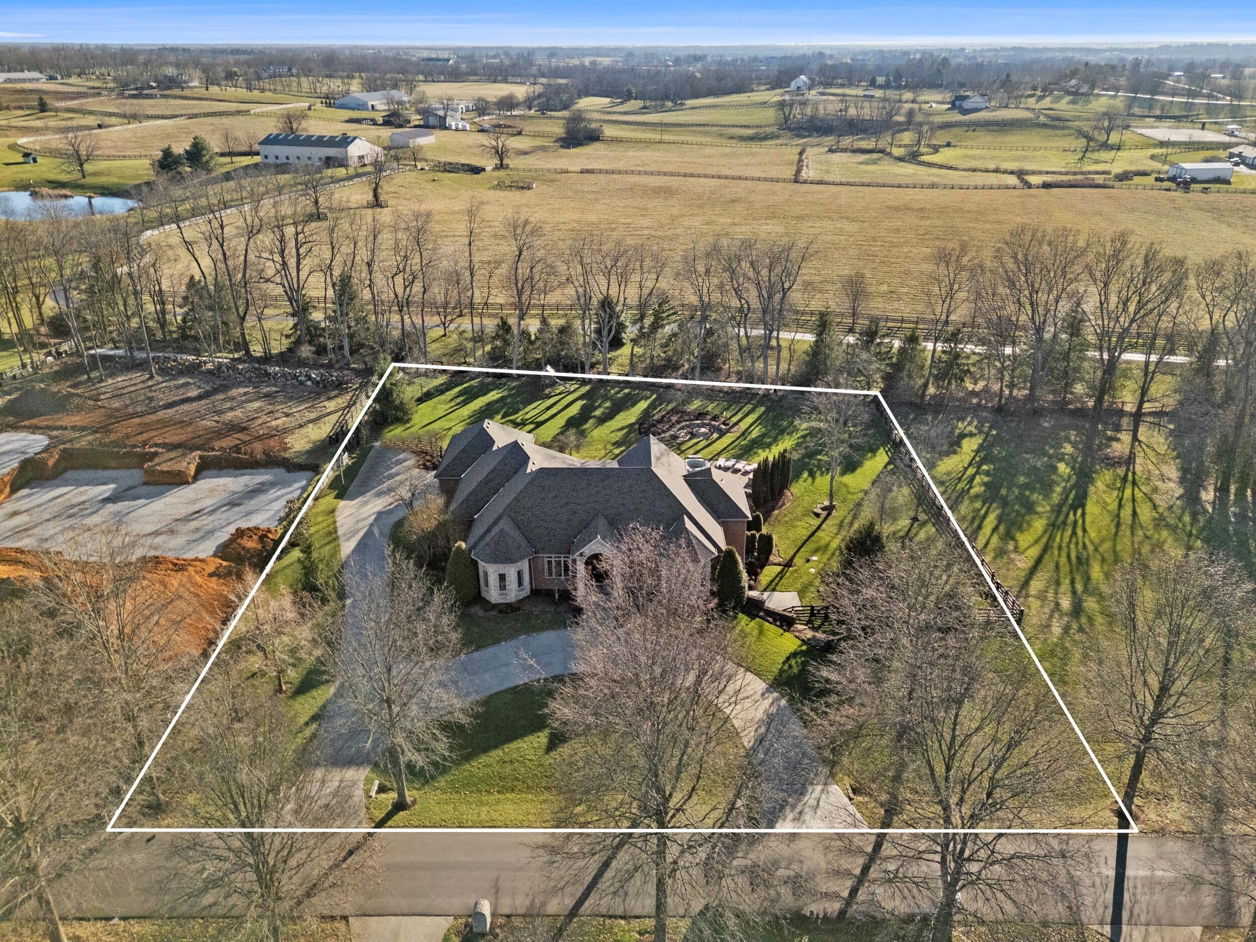 236 E Cambridge Lane