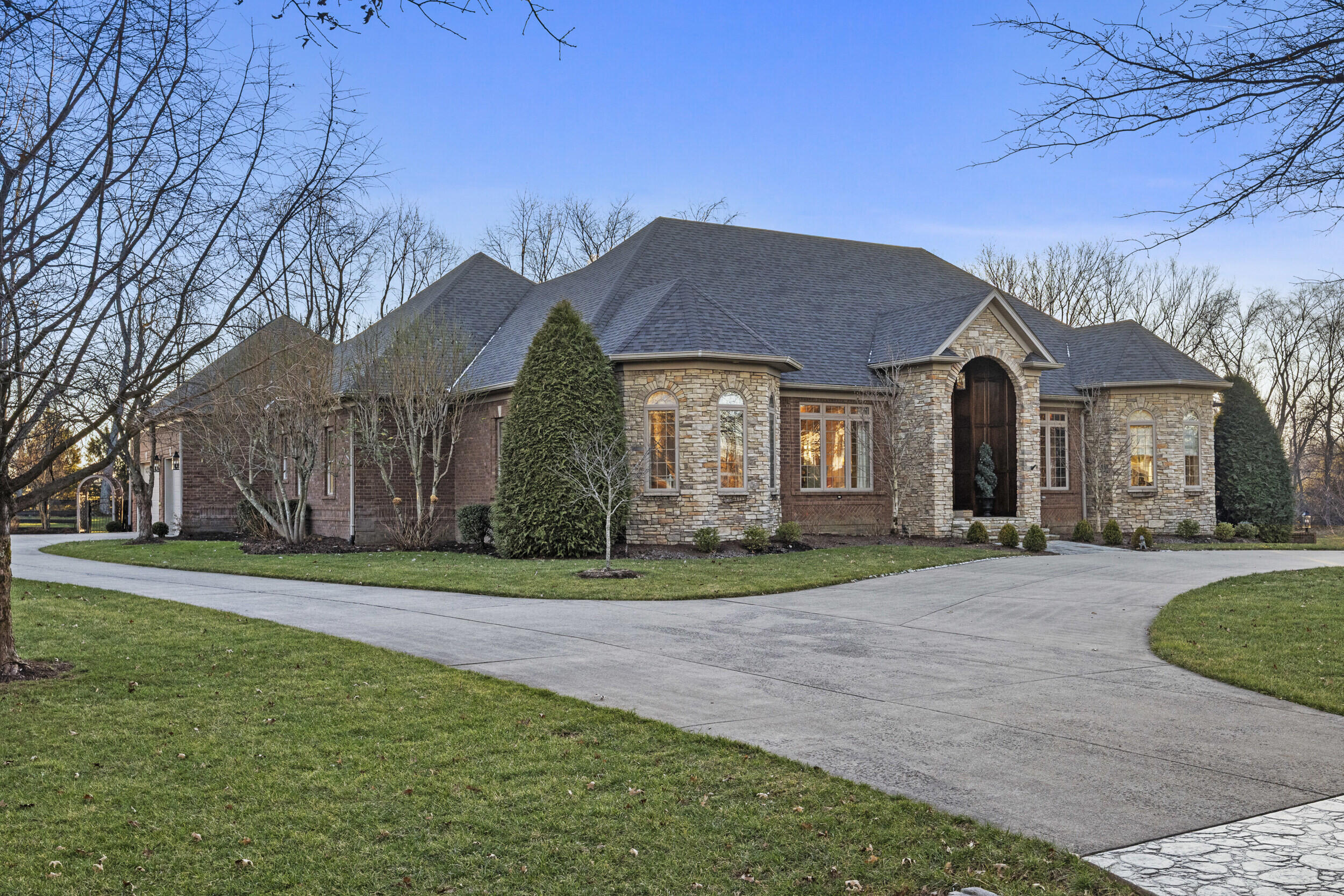 236 E Cambridge Lane