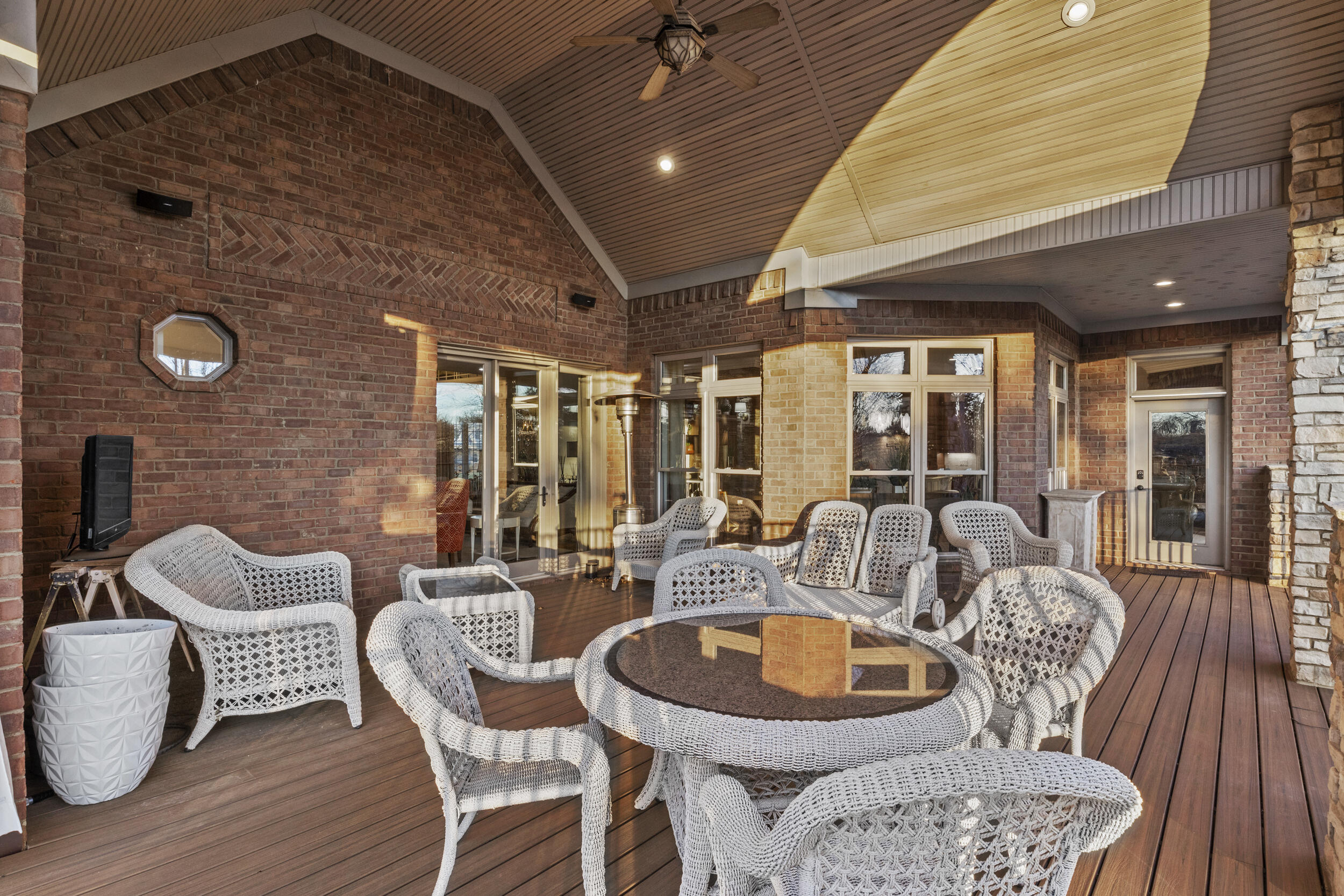 236 E Cambridge Lane