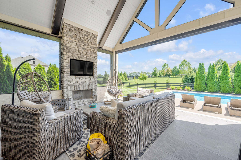 127 Meadow Ridge Drive