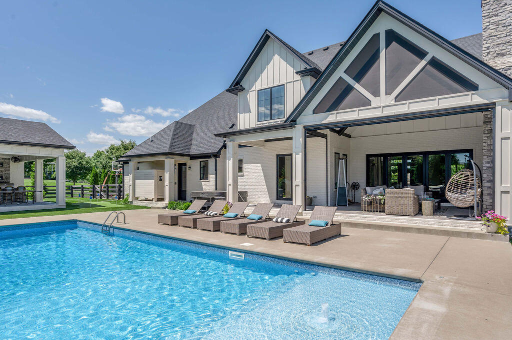 127 Meadow Ridge Drive