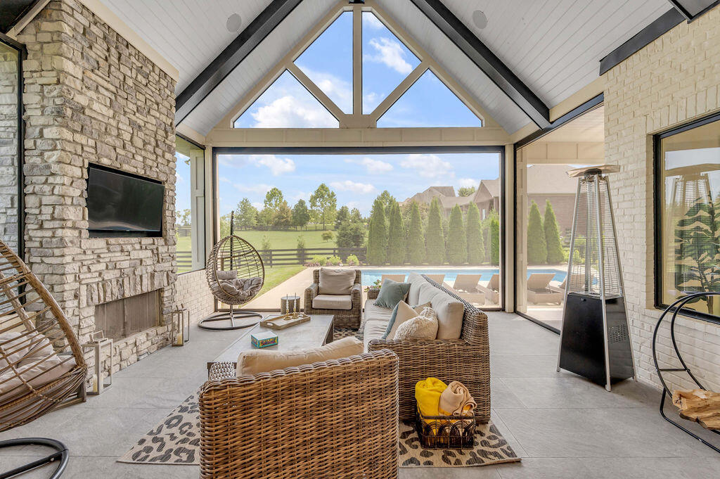 127 Meadow Ridge Drive