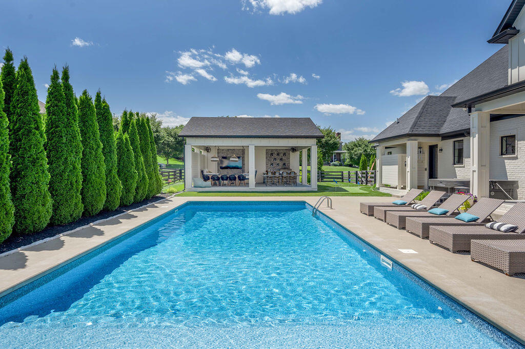 127 Meadow Ridge Drive