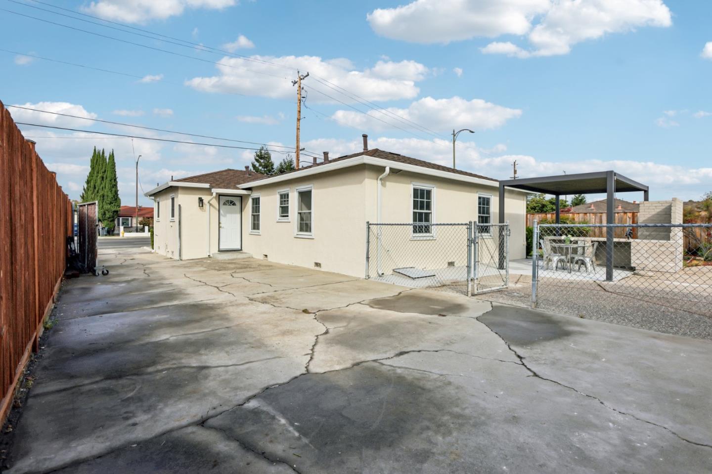 660 N White RD