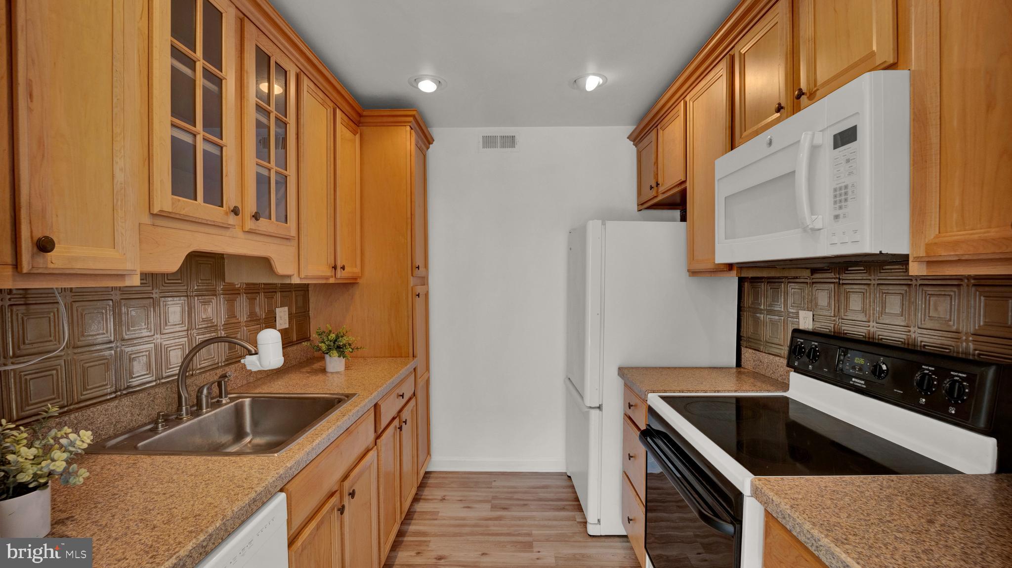 5 S AVON DRIVE