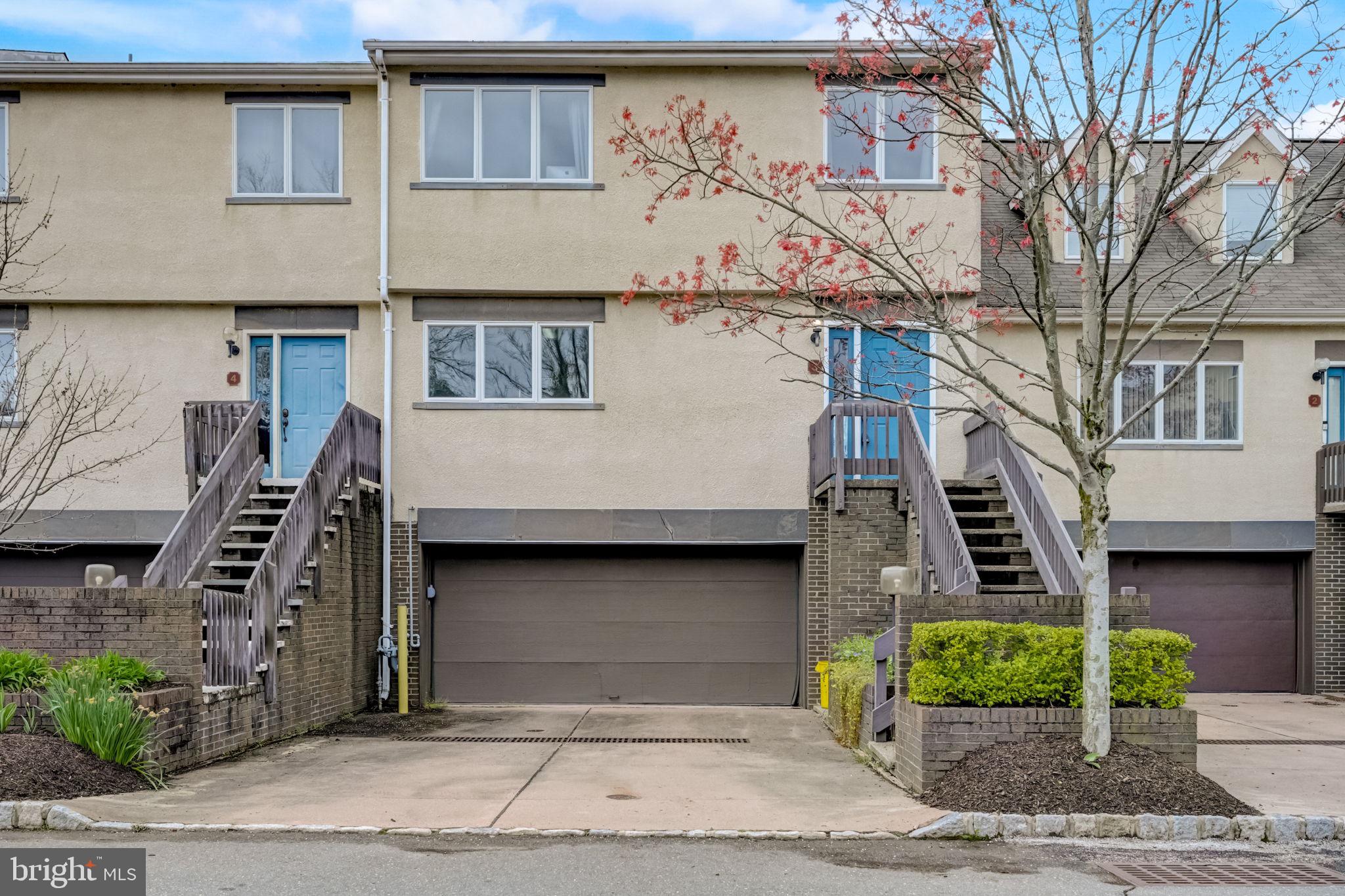 3 Exeter Ct