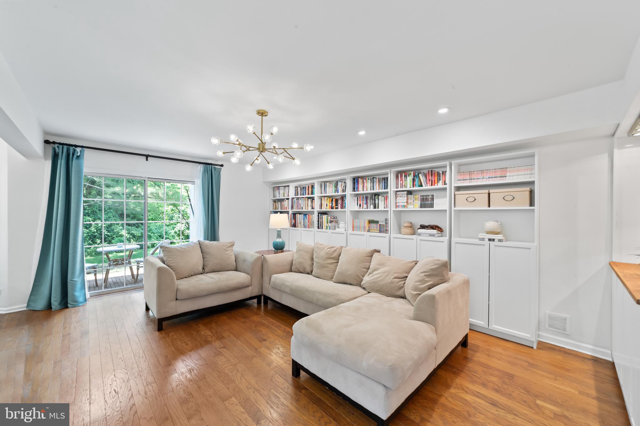 11 Aldgate Ct