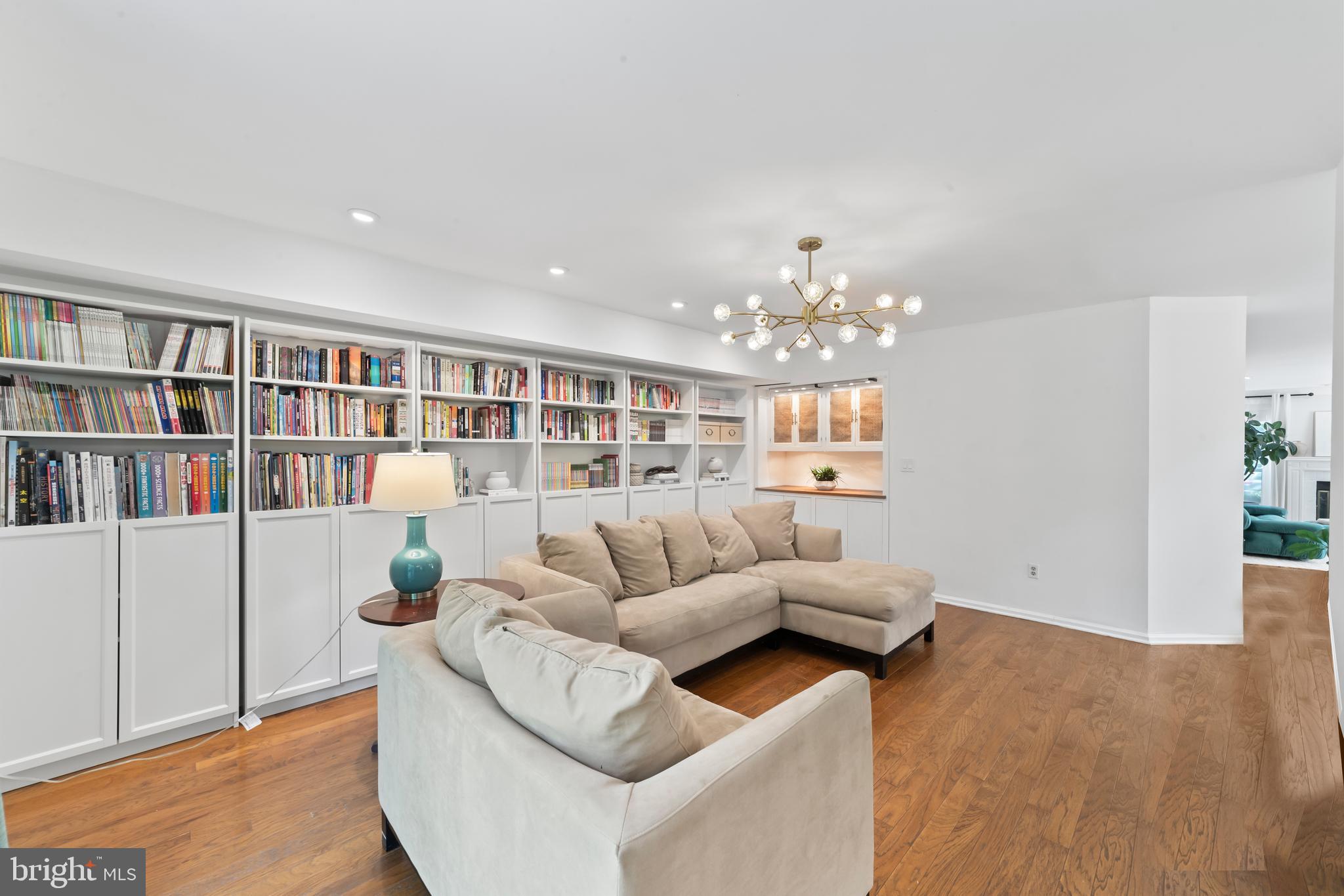 11 Aldgate Ct