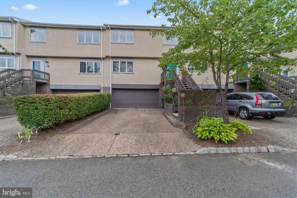 25 Exeter Ct