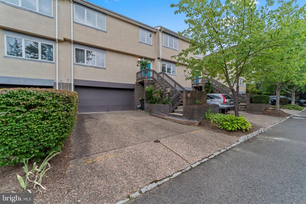 25 Exeter Ct