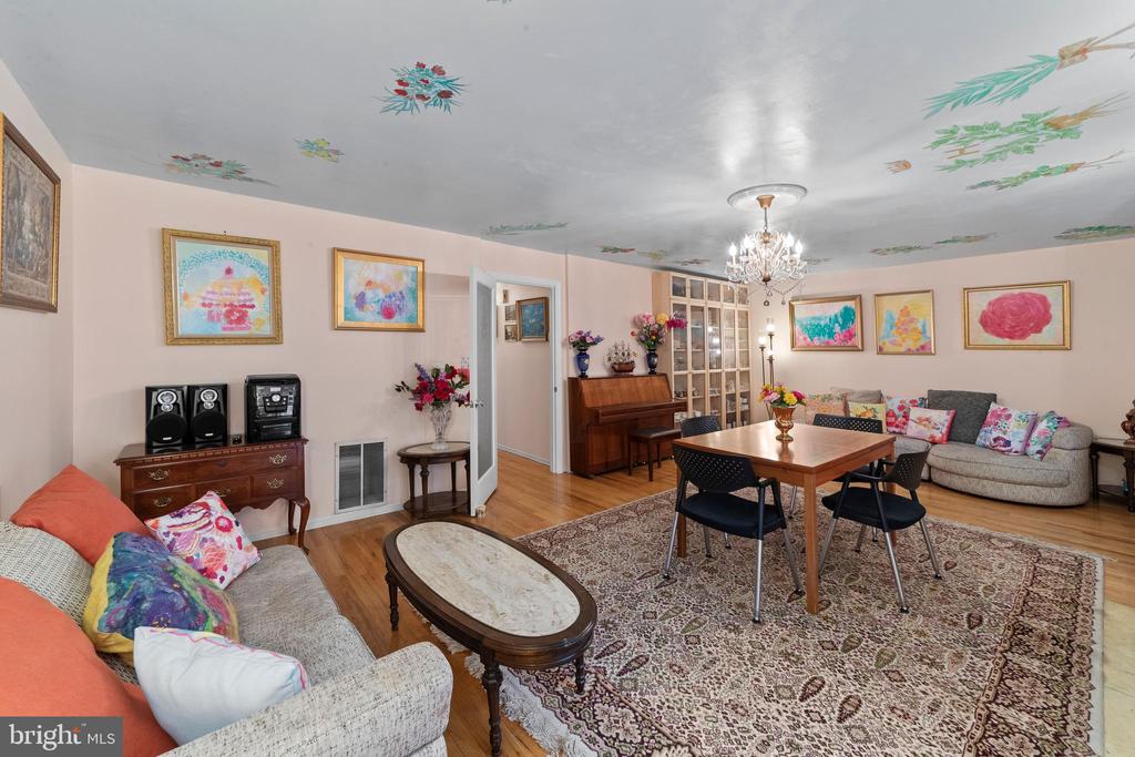 25 Exeter Ct