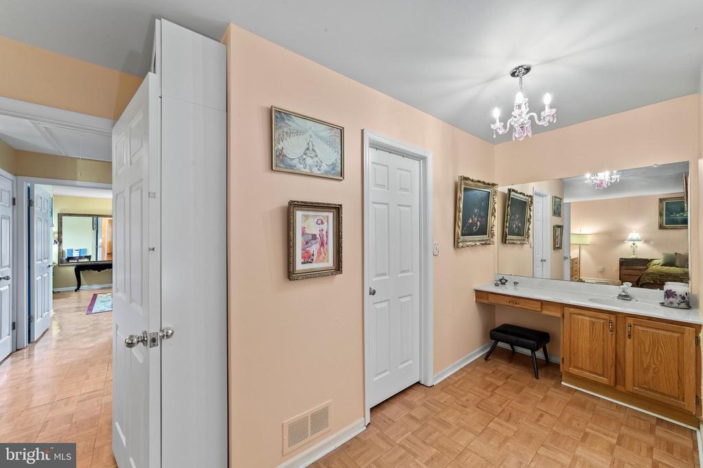 25 Exeter Ct