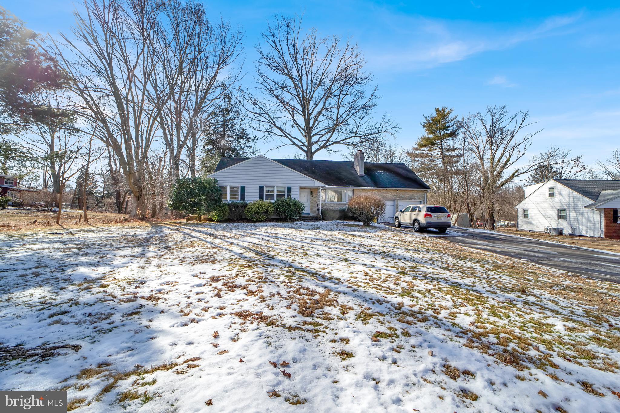 3 Clover Hill Cir