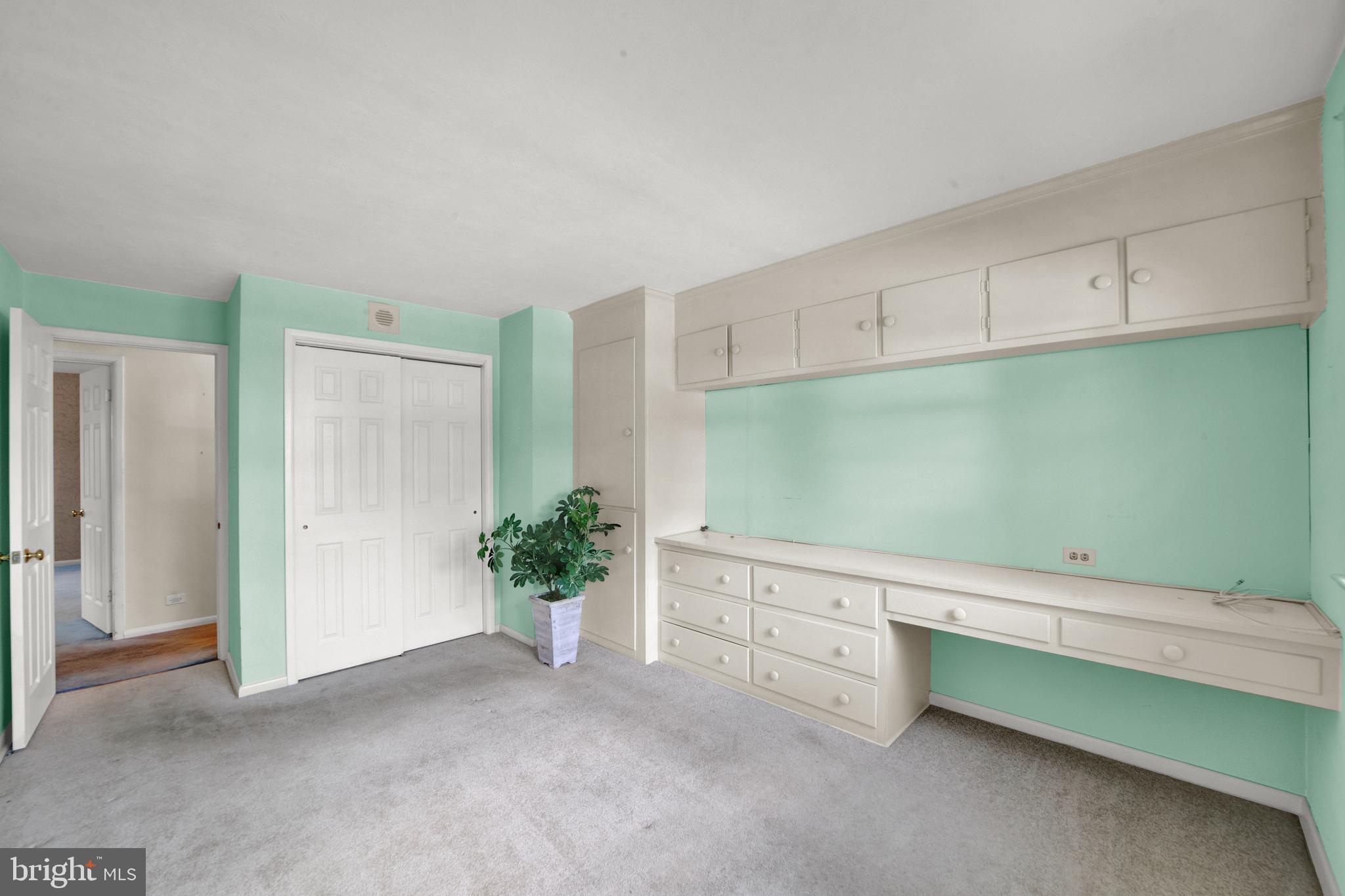 3 Clover Hill Cir