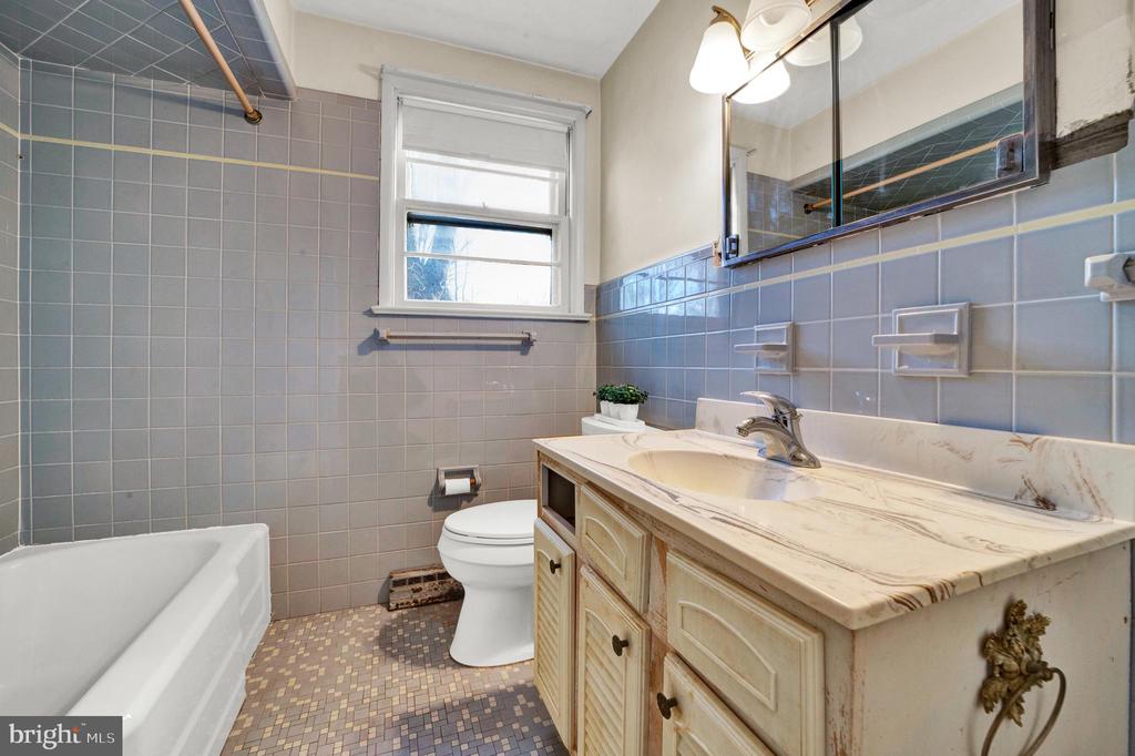 3 Clover Hill Cir