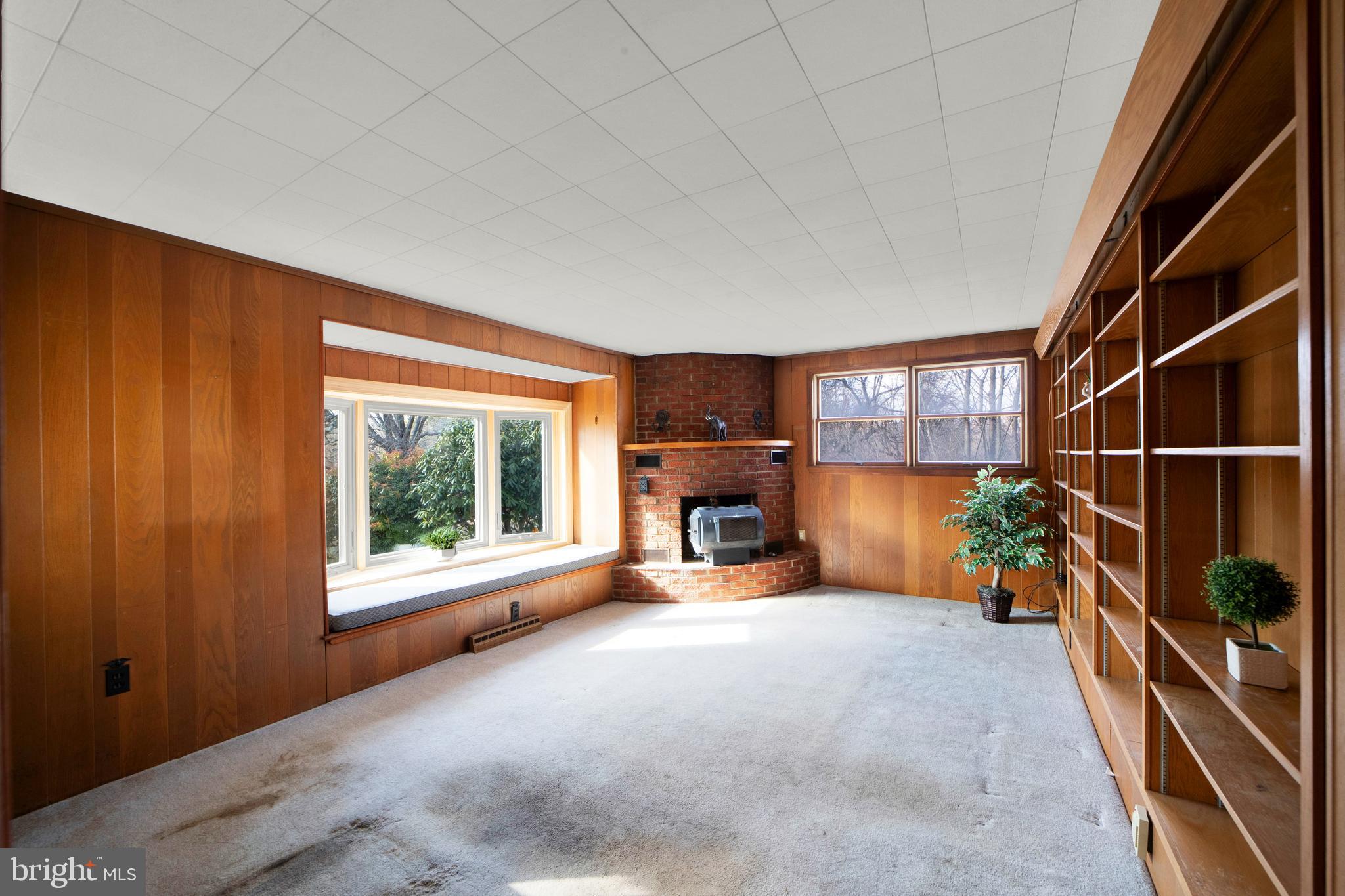 3 Clover Hill Cir