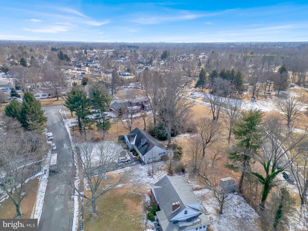 3 Clover Hill Cir
