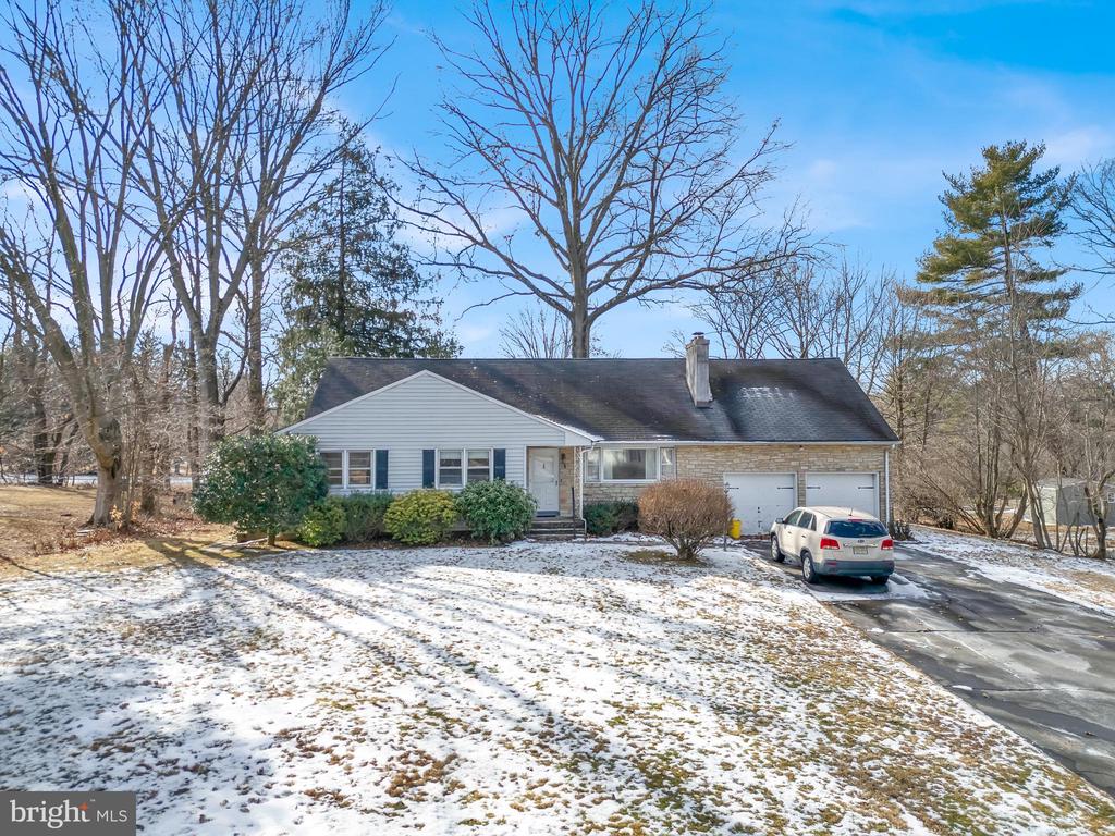 3 Clover Hill Cir