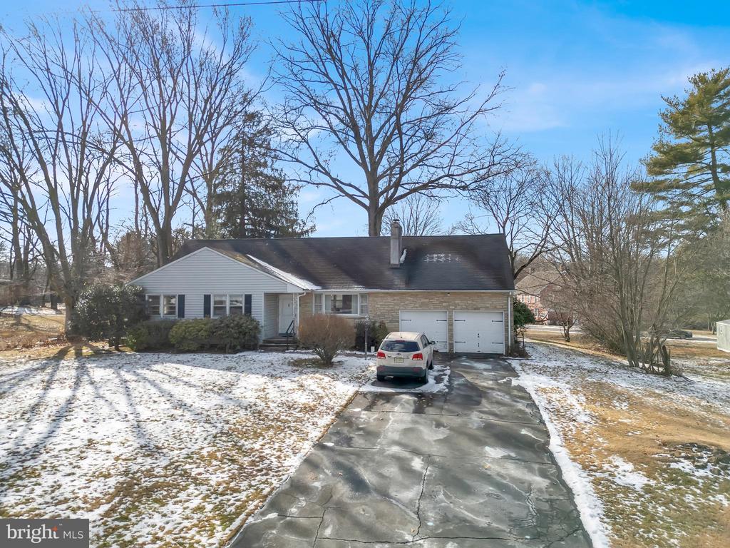 3 Clover Hill Cir