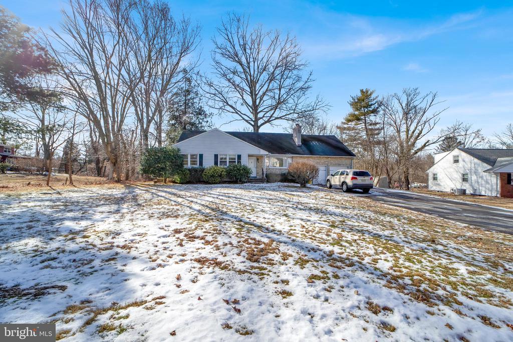 3 Clover Hill Cir