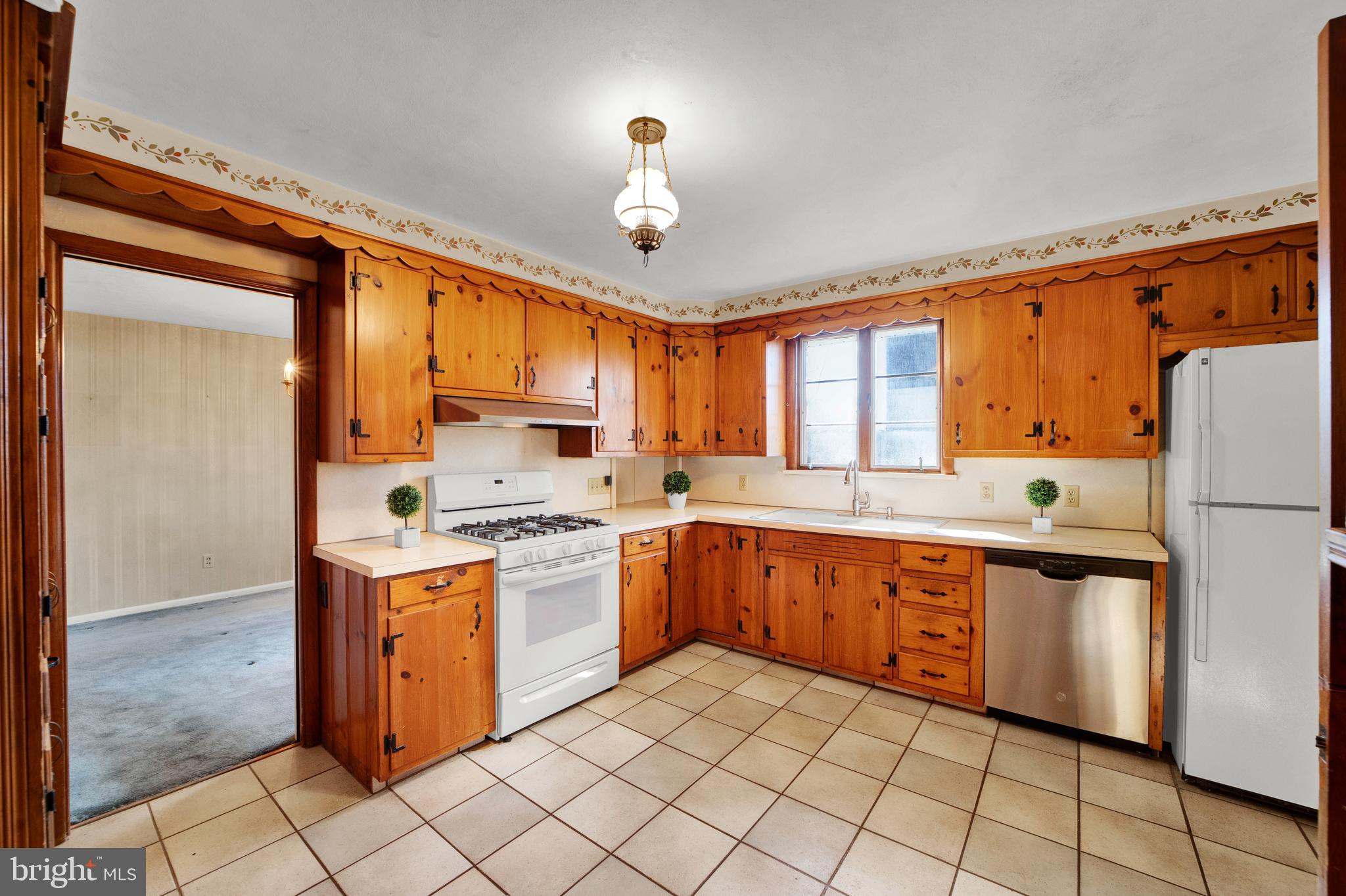 3 Clover Hill Cir
