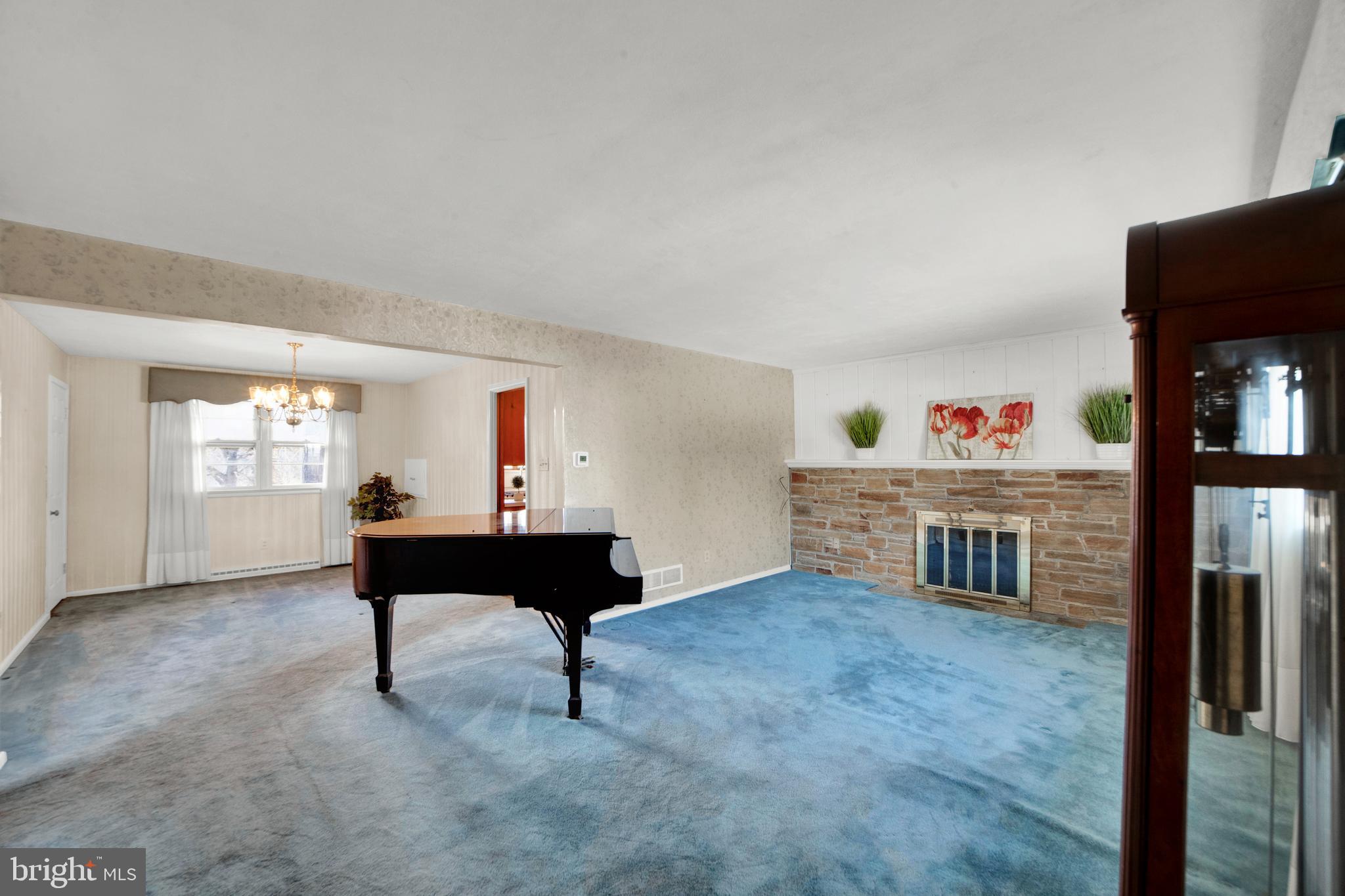 3 Clover Hill Cir