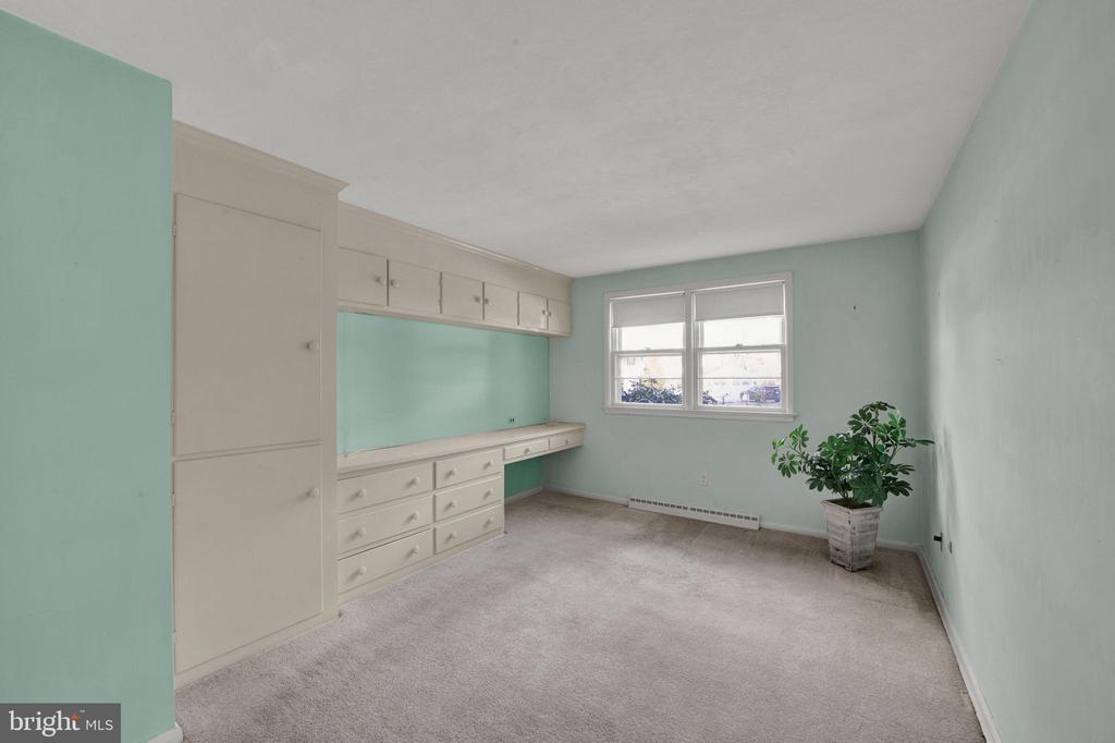 3 Clover Hill Cir