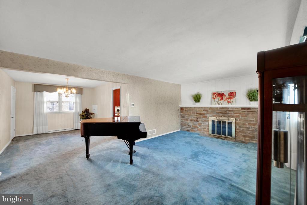 3 Clover Hill Cir