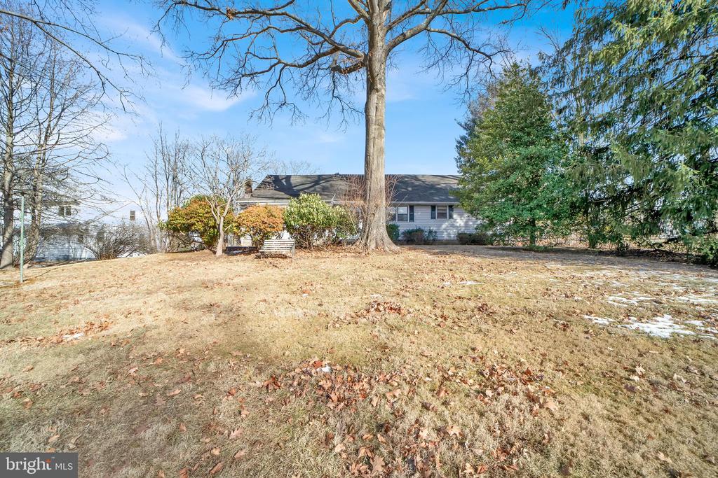 3 Clover Hill Cir
