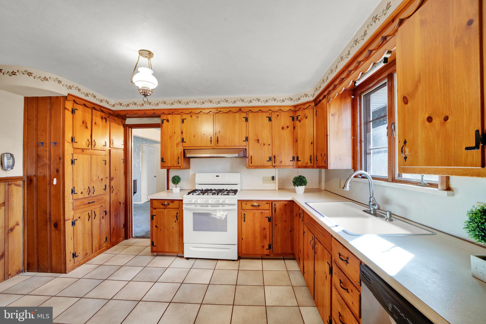 3 Clover Hill Cir
