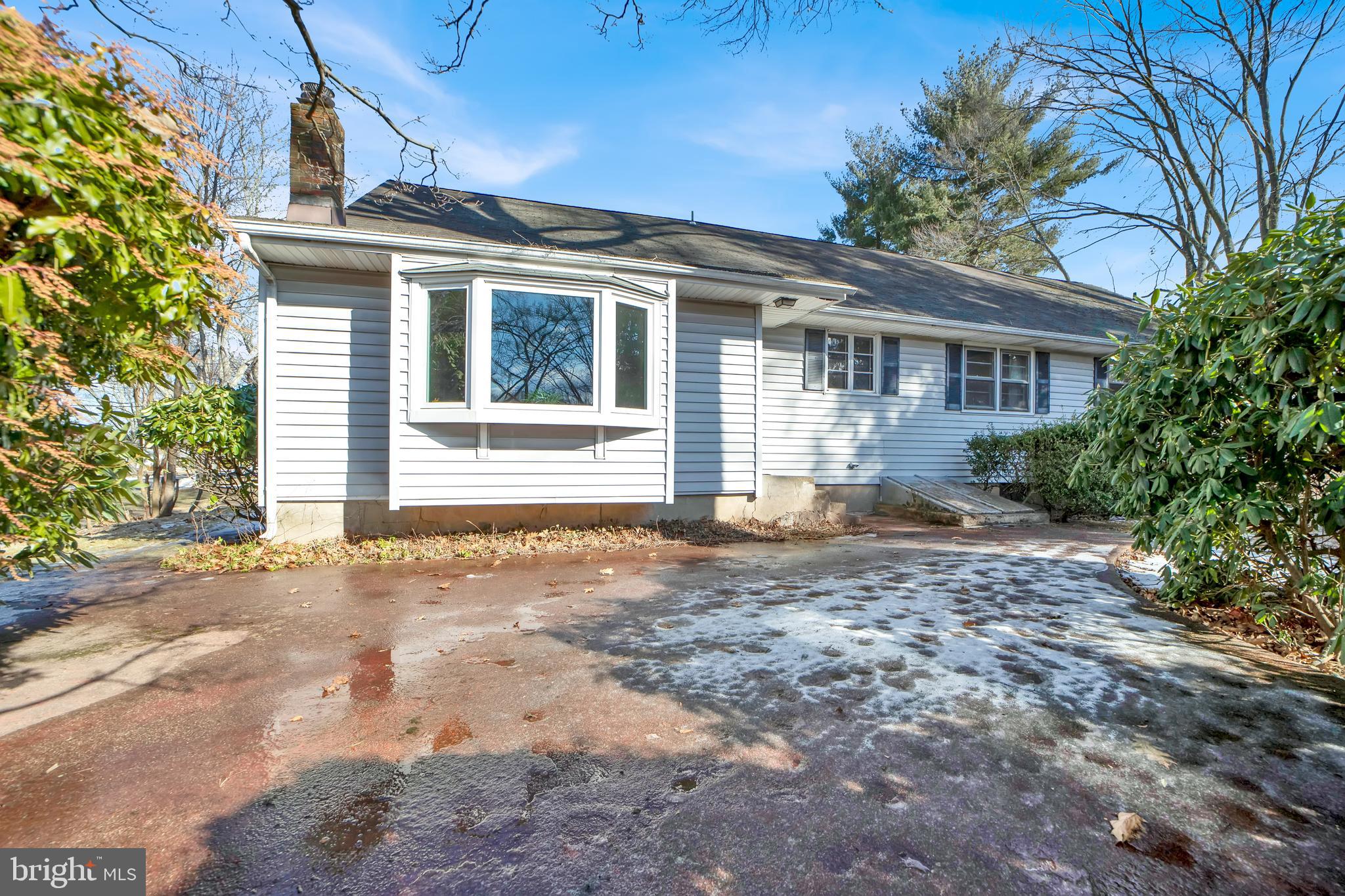3 Clover Hill Cir