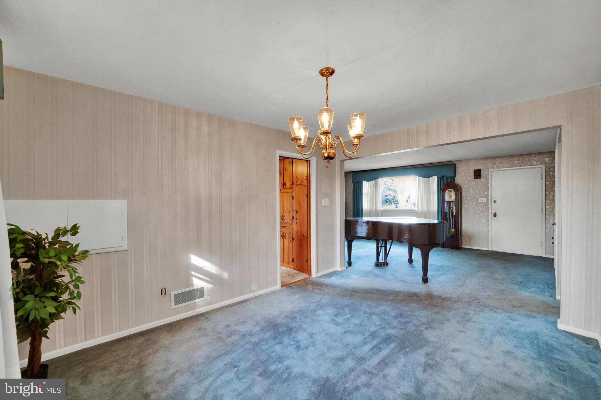 3 Clover Hill Cir