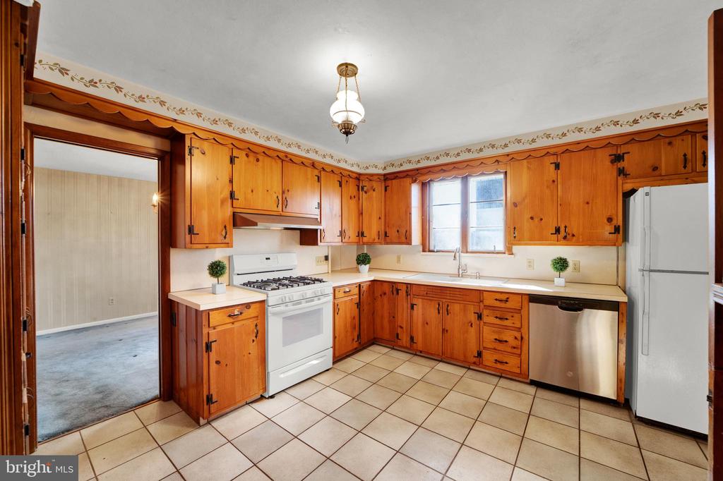 3 Clover Hill Cir