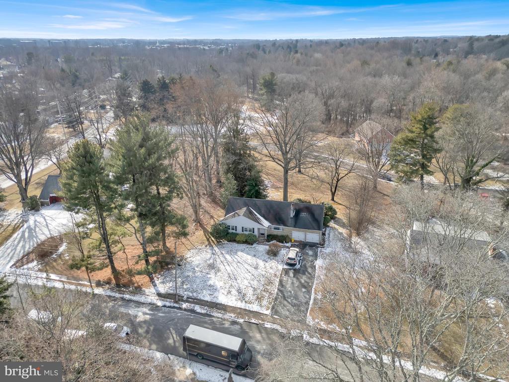 3 Clover Hill Cir
