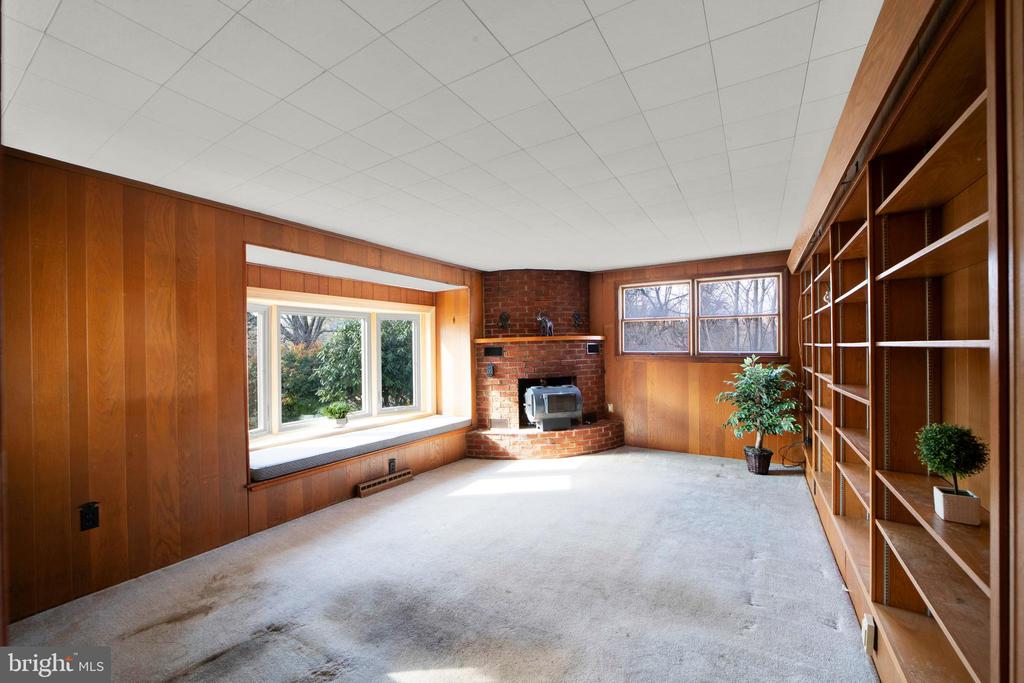 3 Clover Hill Cir