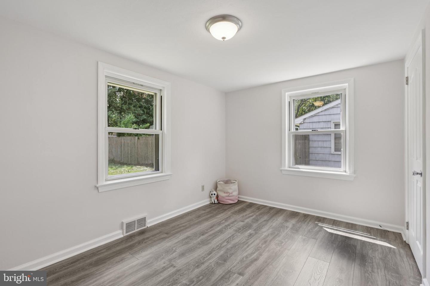35 Wallace Rd