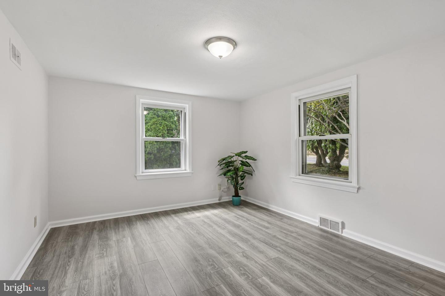 35 Wallace Rd