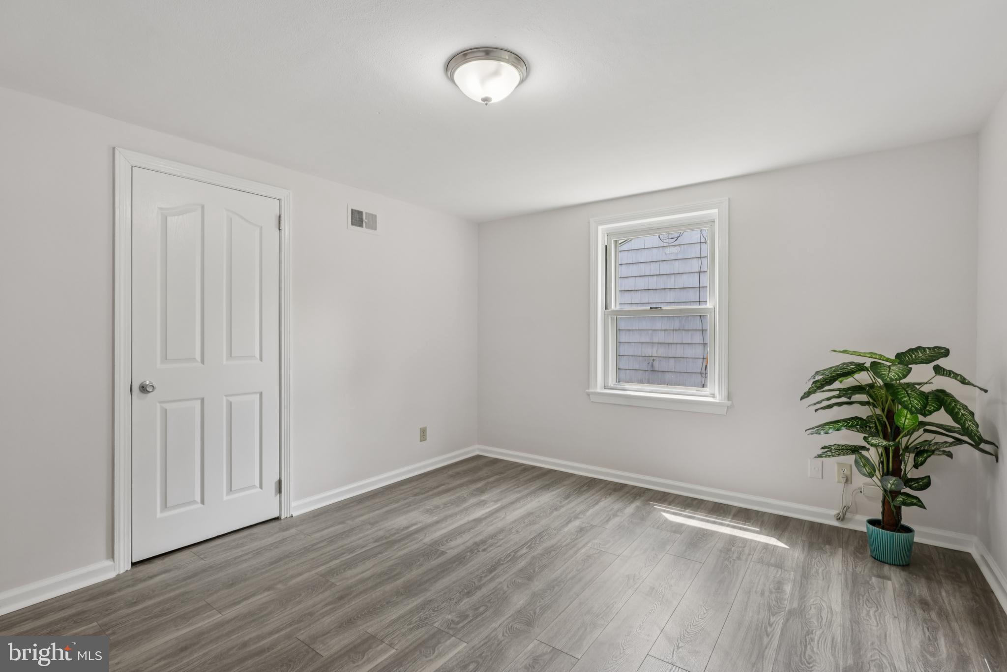 35 Wallace Rd