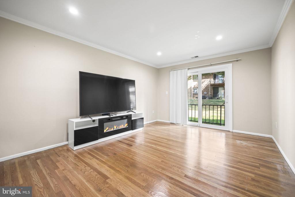 807 SILVER COURT