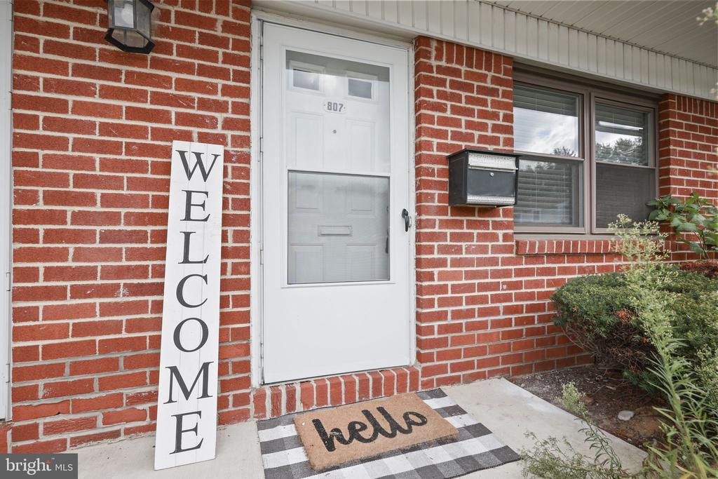 807 SILVER COURT
