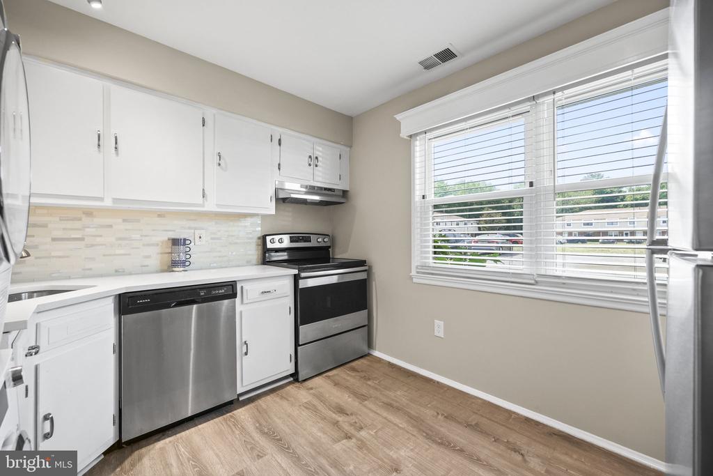 807 SILVER COURT