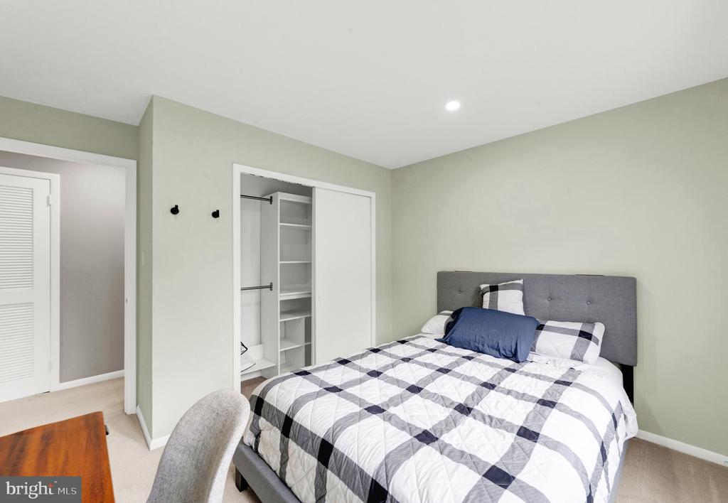 206 SALEM COURT 6