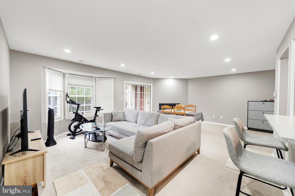 206 SALEM COURT 6