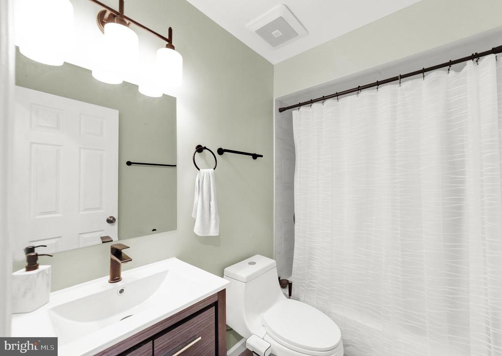 206 SALEM COURT 6