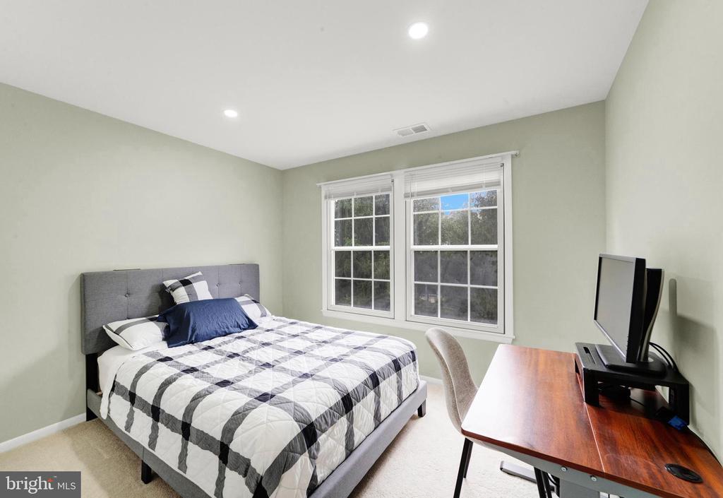 206 SALEM COURT 6