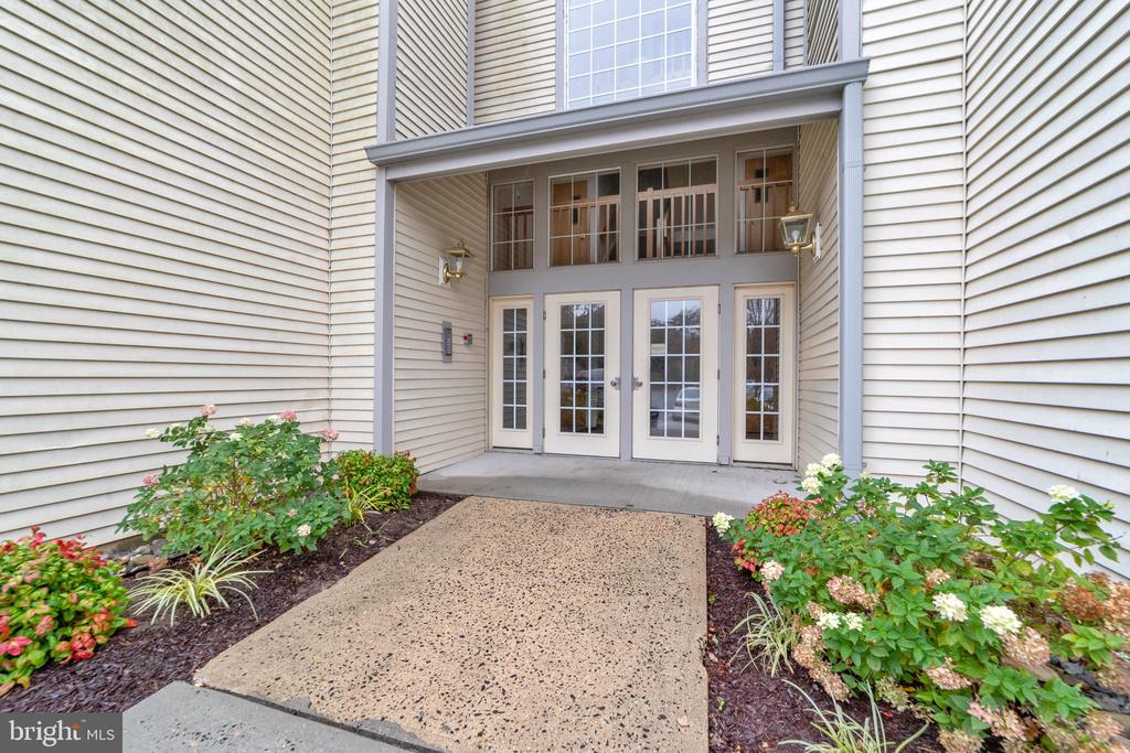 206 SALEM COURT 6